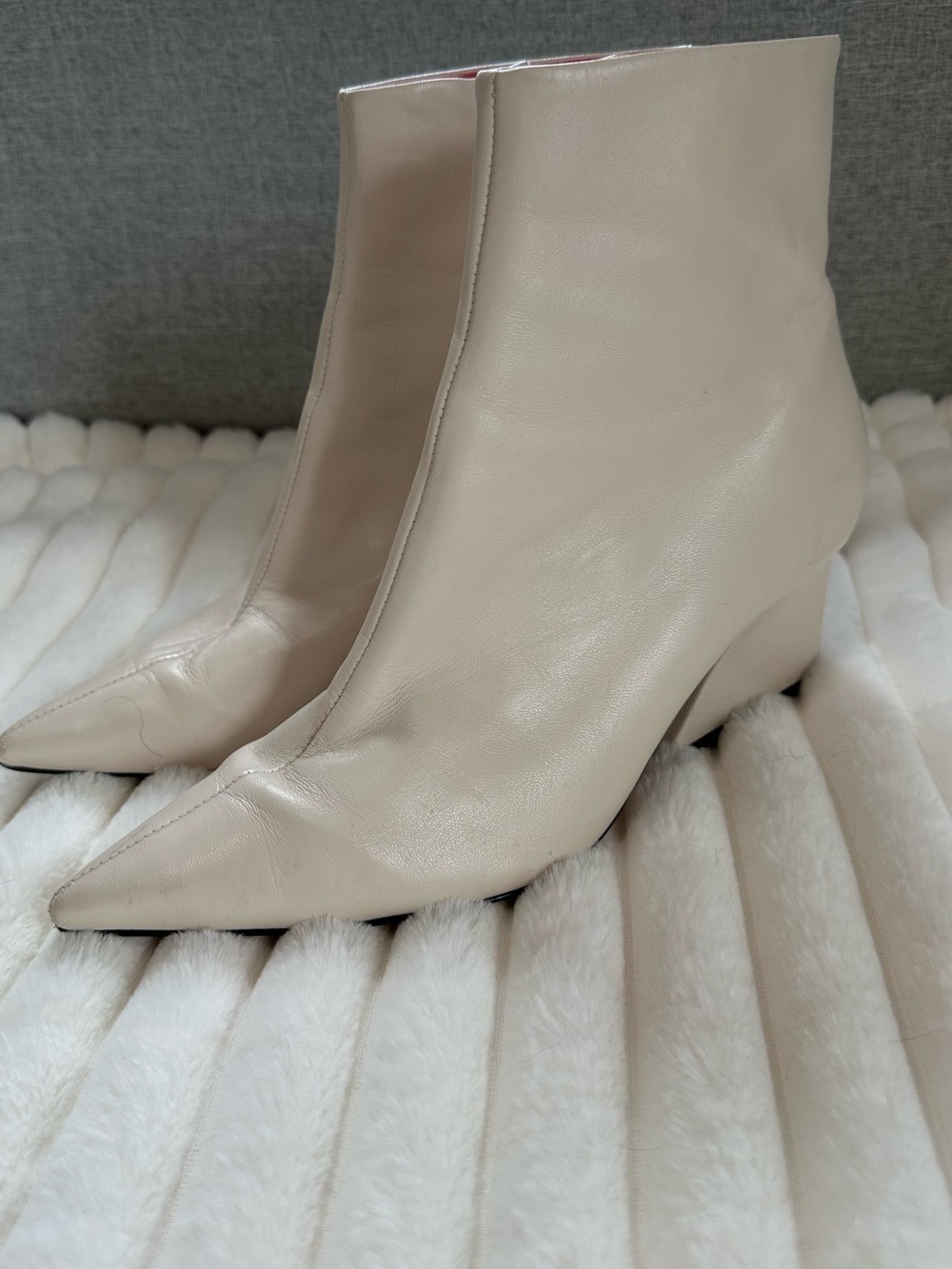 Miedosa Ivory Leather Pointed Toe Heeled Booties, EU Size 39